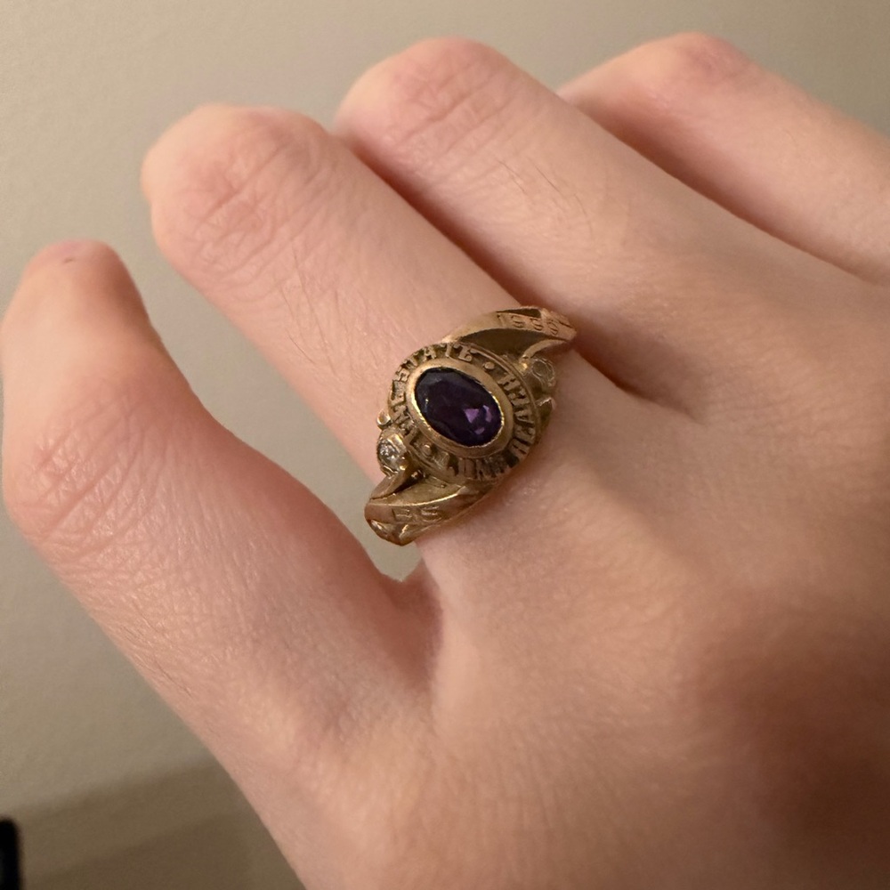 vtg solid gold purple sapphire / spinel womens 10kt class ring herff jones 1999